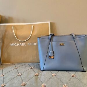 Beautiful Michael Kors Tote